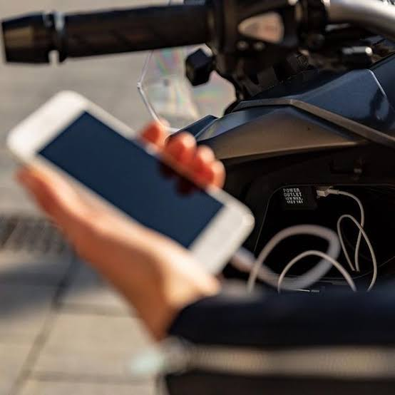 USB Power Charger di Console Box: